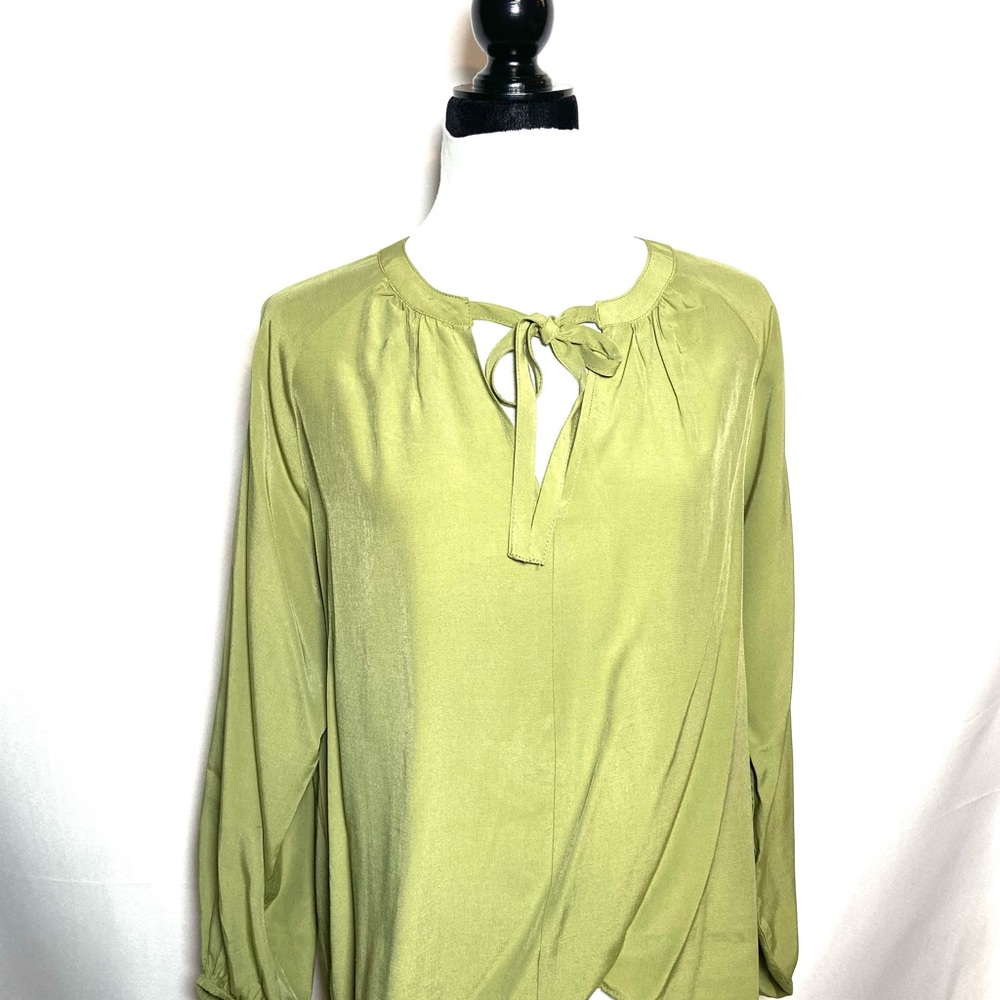 versona top green M